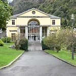 Cauterets, Thermes Et A Pied קאוטרט