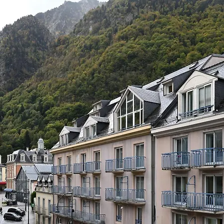 Cauterets, Thermes Et A Pied Cauterets